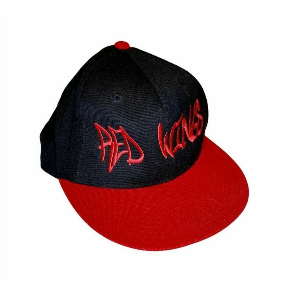 Detroit Red Wings 210 Fitted Flexfit Fitted Cap Hat SZ 6 7/8 - 7 1/4  Black Red